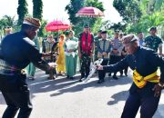 Baru Menjabat Dandim 1313/Pohuwato, Fiat Suwandana Disambut Adat Mopotilolo