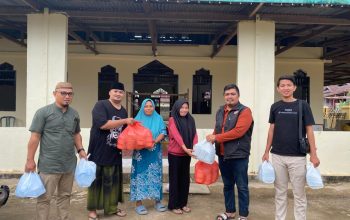 Karang Taruna Gorut dan CV Olami Tech Bagi-Bagi Takjil di Tiga Kecamatan